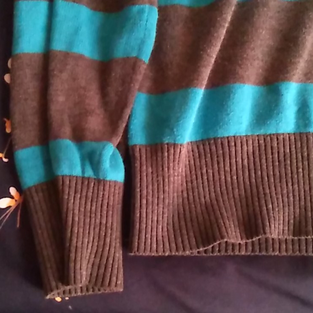 Striped Sweatshirt - Picture 5 of 5
